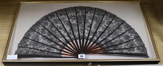 A black chantilly fan, cased overall 75 x 42cm